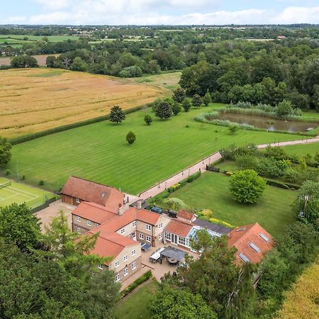 Cottage In Norfolk Sleeps 23 - Private Pool, Fishing Lake, Hot Tub Ref 99008Sc Hockham Esterno foto