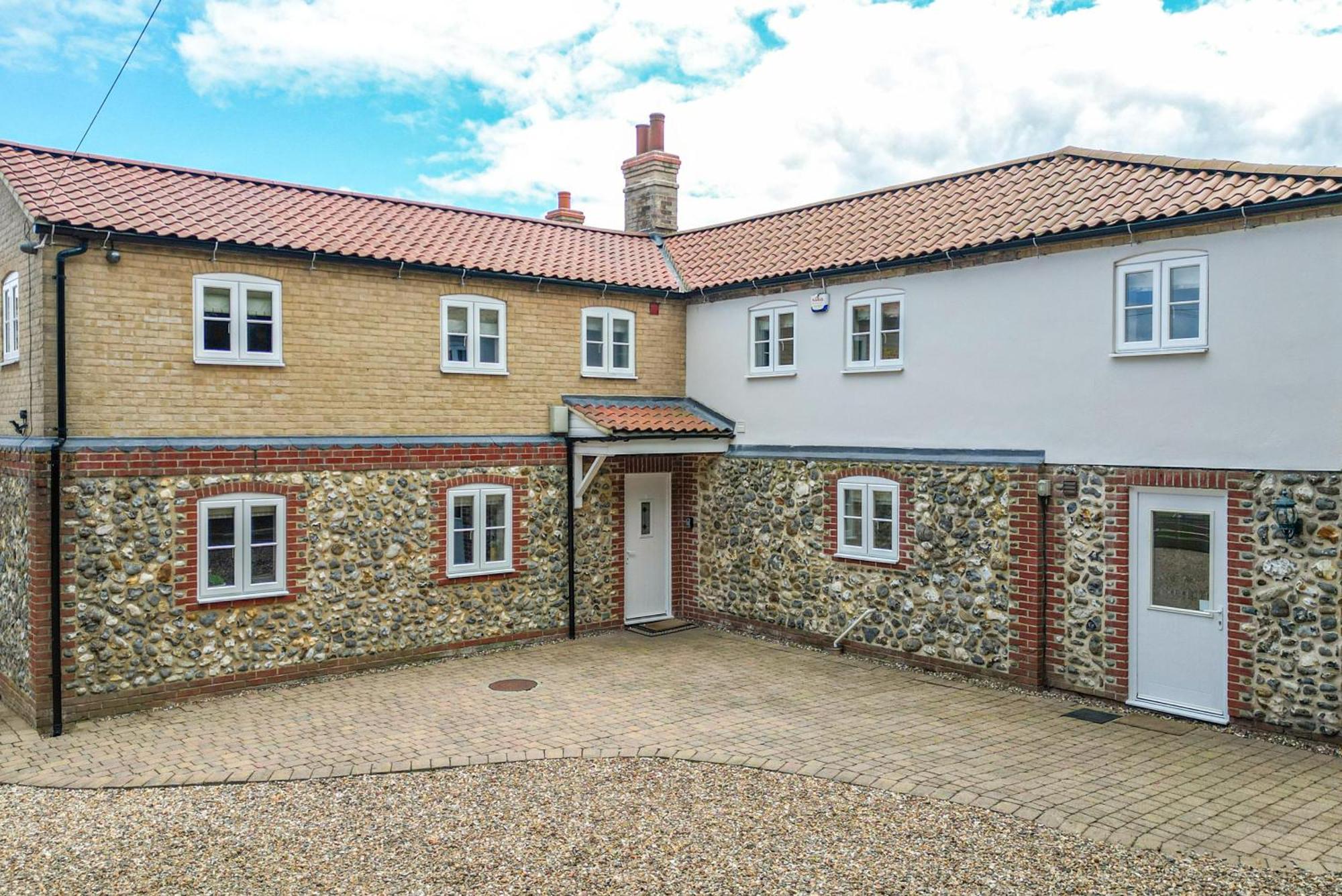 Cottage In Norfolk Sleeps 23 - Private Pool, Fishing Lake, Hot Tub Ref 99008Sc Hockham Esterno foto