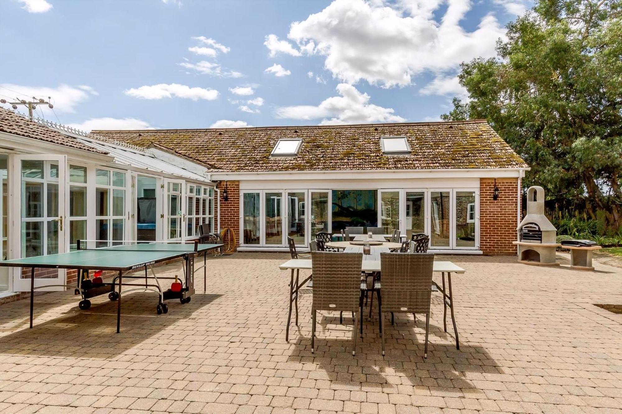 Cottage In Norfolk Sleeps 23 - Private Pool, Fishing Lake, Hot Tub Ref 99008Sc Hockham Esterno foto